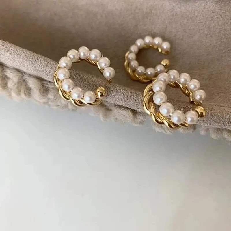 2025 New Korean Gold Color Double Circle Twist Pearl Ear Cuff Vintage Geometric Circle Earcuff Fake Piercing Pearls Clip on Earings 2
