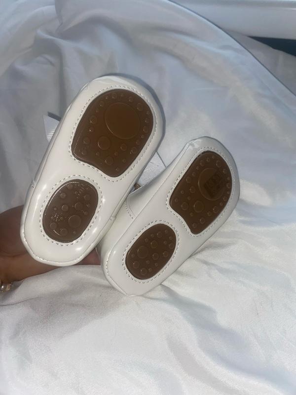 Product Introduction of Baby girls shoes with a bow and grip on the bottom so baby doesn’t slip 9