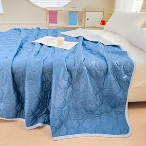 Summer Cooling Blanket, 1 Count Soft Summer Quilt with Cooling Function, Lightweight Breathable Blanket for Home Office Dormitory Camping