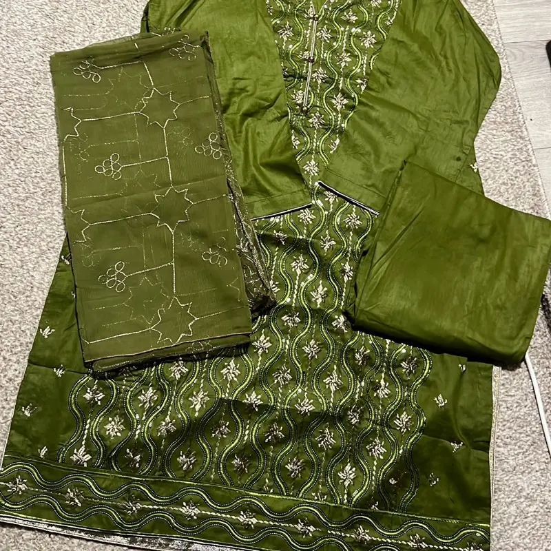 3pc embroidered lawn suit with embroidered dupatta size large 23”