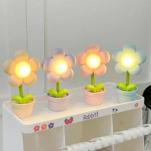Lovely Mini Flower Design Night Light, 1 Count Random Color Cute Flower Shaped LED Light, Creative Bedside Lamp, Decorative Night Lamp for Bedroom Home Living Room Study Room