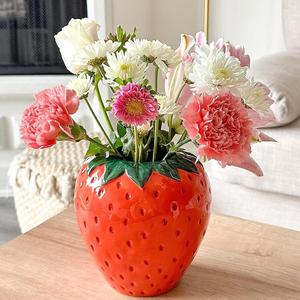 Decorating Strawberry Shaped Vase, Vintage Fruit Design Decorative Ceramic Bouquet Vase, Decorative Flower Vase for Home Living Room Office Decoration, Household Items, Interior