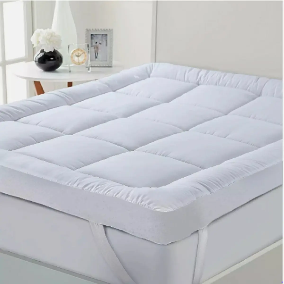 Hotel Quality Mattress Topper 10cm / 4 inch Thick Filling with elasticated straps in Single, Small Double (4Ft), Double, King, Super KIng Size
