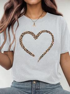 Women's Leopard Heart Print Round Neck Sports Tee, Casual Comfy Breathable Short Sleeve Crew Neck T-shirt for Daily Outdoor Wear, Ladies Sportswear for All Seasons, Summer Tops