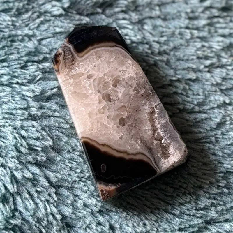 Block agate druzy tower Crystal - Witch, Pagan, Witchcraft, Altar, Spiritual 0