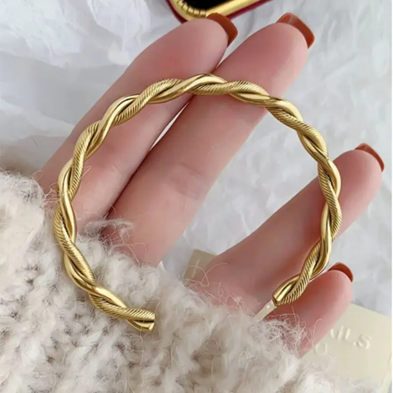 Minimalist gold bracelet, small elegant fashion design for women to wear everyday, ideal gift 3