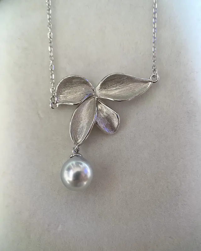 Starlit Pearls 7.5–8mm Natural Silver-Grey Japanese Madama Akoya Pearl Pendant Necklace, Sculptural Brushed Petal, Textured 925 Silver, Jewellery Showpiece 8