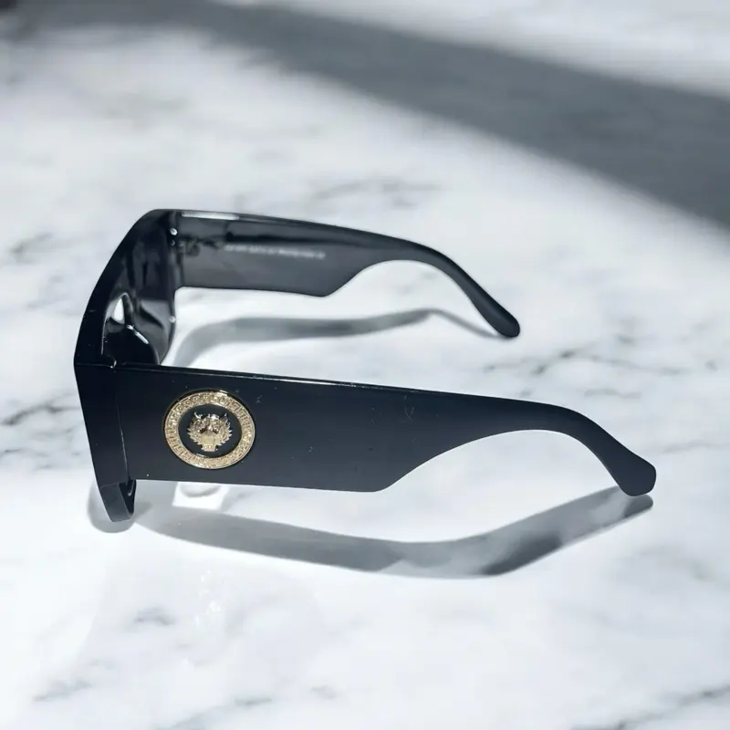 Black Vintage Sunglasses with Geometric Frame and Gold Double Beam Design for Everyday Use