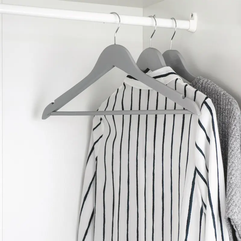 Harbour Housewares Wooden Clothes Hangers Strong Coat Clothes Suit Jacket Hanger with Twin Shoulder Notches & Trouser Bar 3