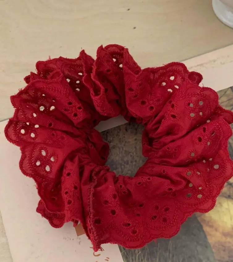 1 Pc Women's Elegant Unique Red Lace Hollow Scrunchie, French Design Hair Accessory, Versatile For Everyday Use