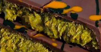 Product Review of Dubai Chocolate Bar 200g Viral Pistachio & Kunafa | Made In Dubai, Premium UAE Import, Viral Milk Chocolate Bar Bonbon Snack Dessert Sweet Dark from J**e E**l 0