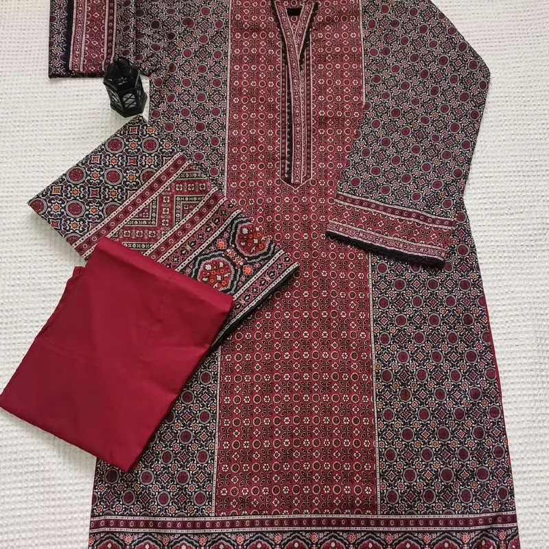3pc binsaeed beautiful printed- Summer Lawn Collection M and Large Available with Trousers 2