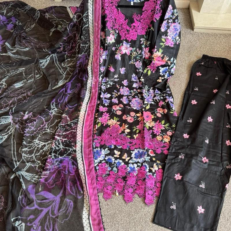 Maria B Inspired 3 Piece Printed Lawn Suit with Chiffon Dupata 8
