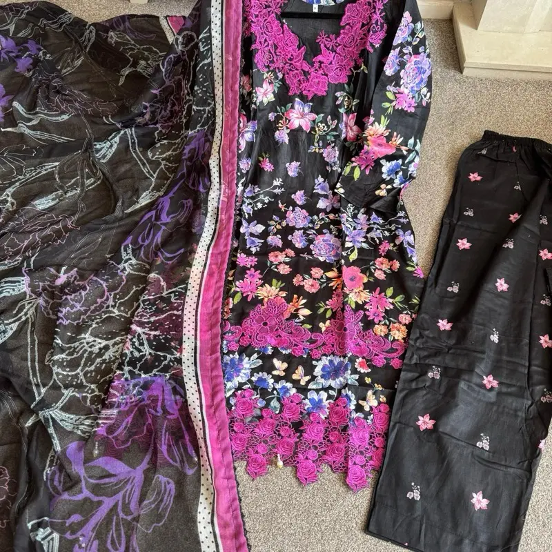 Maria B Inspired 3 Piece Printed Lawn Suit with Chiffon Dupata 8