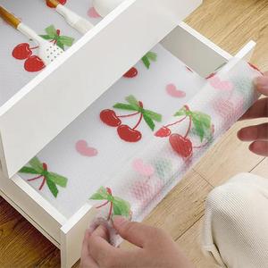 Cherry & Heart Pattern Placemat, 1 Roll Non-adhesive Waterproof Shelf Liner, Durable Cabinet Liner for Shelves Refrigerator Dresser