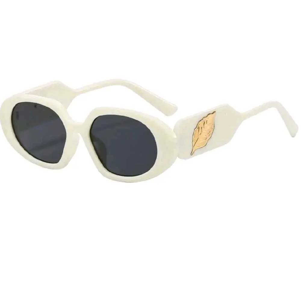 Retro Modern Style Leaf Decor Oval Fashion Glasses for a Chic Look
