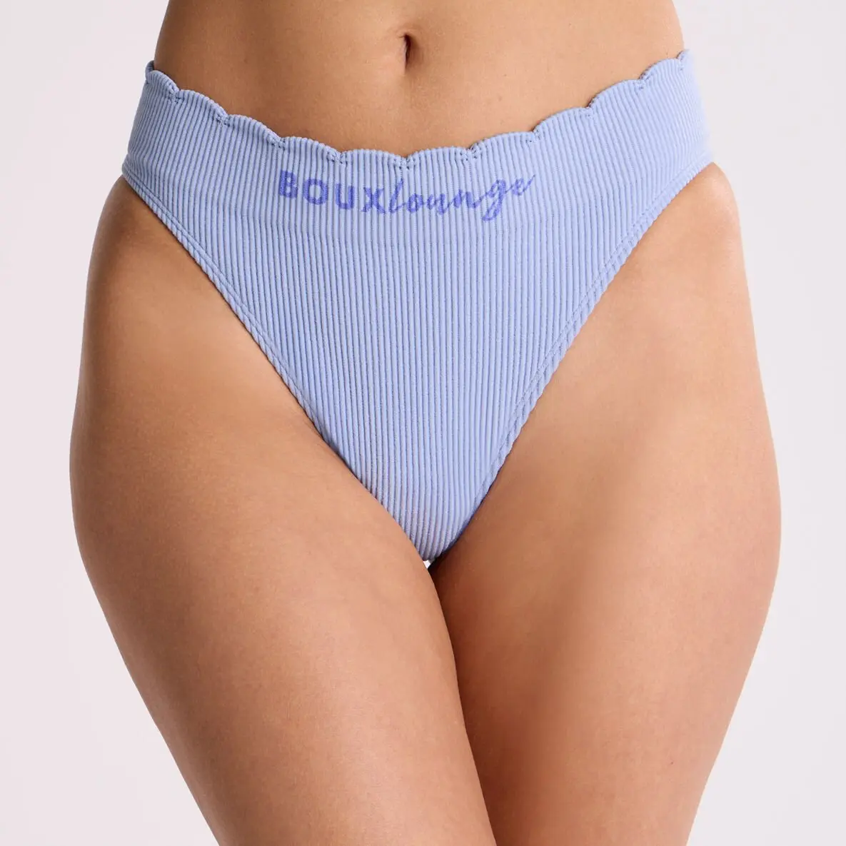 Ribbed seamless scallop thong