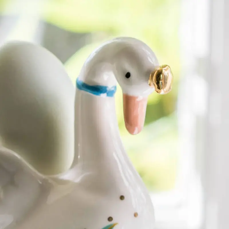 Delicate Swan Egg Cup – Unique Ceramic Egg Holder with Gold Crown for Easte 1