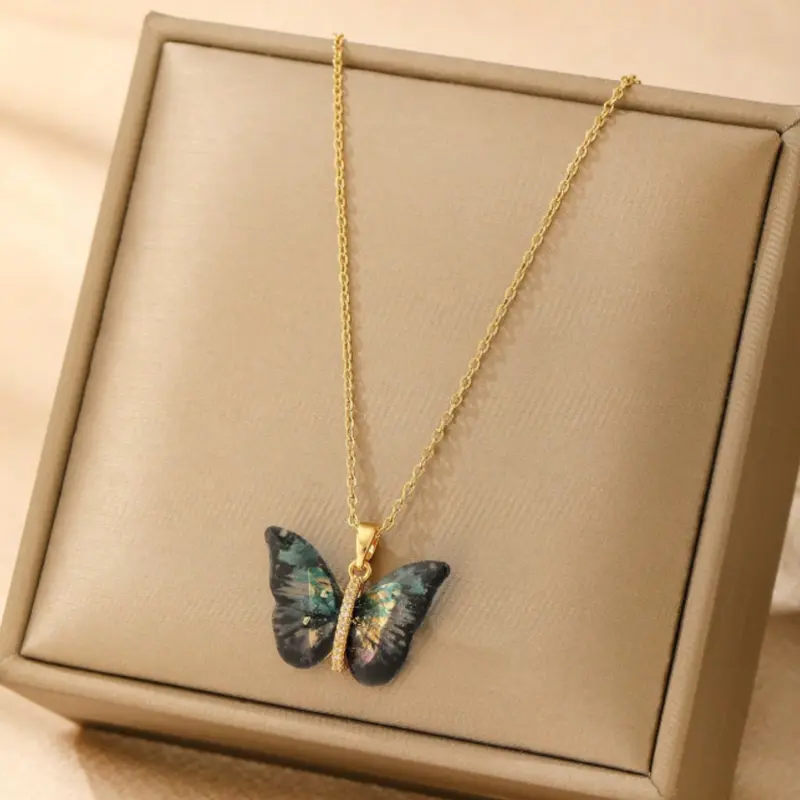 1pc 18k gold plated multi-purpose black butterfly necklace with rhinestone inlay design. Classic and cute pendant with fashion and minimalist style. Suitable for both men and women, couples, street style, party, casual necklace. 1