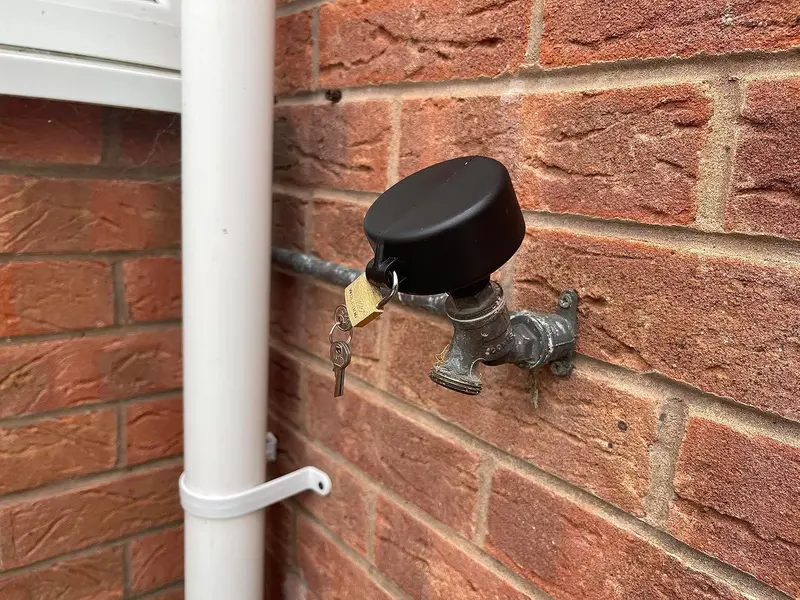 Tap Lock - Prevents Unwanted Use of Outdoor Taps Water Thief Deterrent Includes Padlock 3