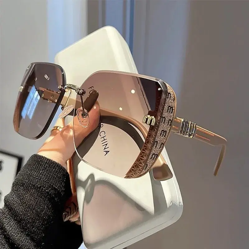 Sunglasses 2024 New Fashion Cool Sunglasses Women Luxury Brand Letters Anti Strong Light Vintage Rimless Sun Glasses Ladies Gafas UV400