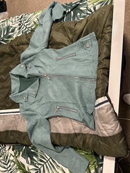 Product Review of Women's Solid Color Button Zipper Lapel Neckline Suede Jacket, Casual Long Sleeve Outerwear for Fall & Winter, Ladies Clothes for Daily Wear from M**a P**a 0