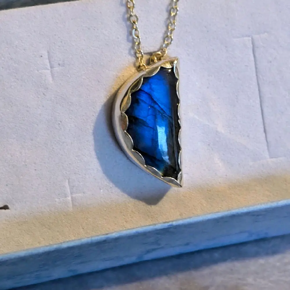 Labradorite silver pendant