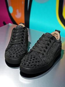 "People with Wider Feet Please Choose One Size Larger." Men's Fashionable Studded Decor Lace Up Skate Shoes, Casual Comfortable Sports Shoes for Daily Wear, Male All-match Round Toe Shoes for Daily Wear