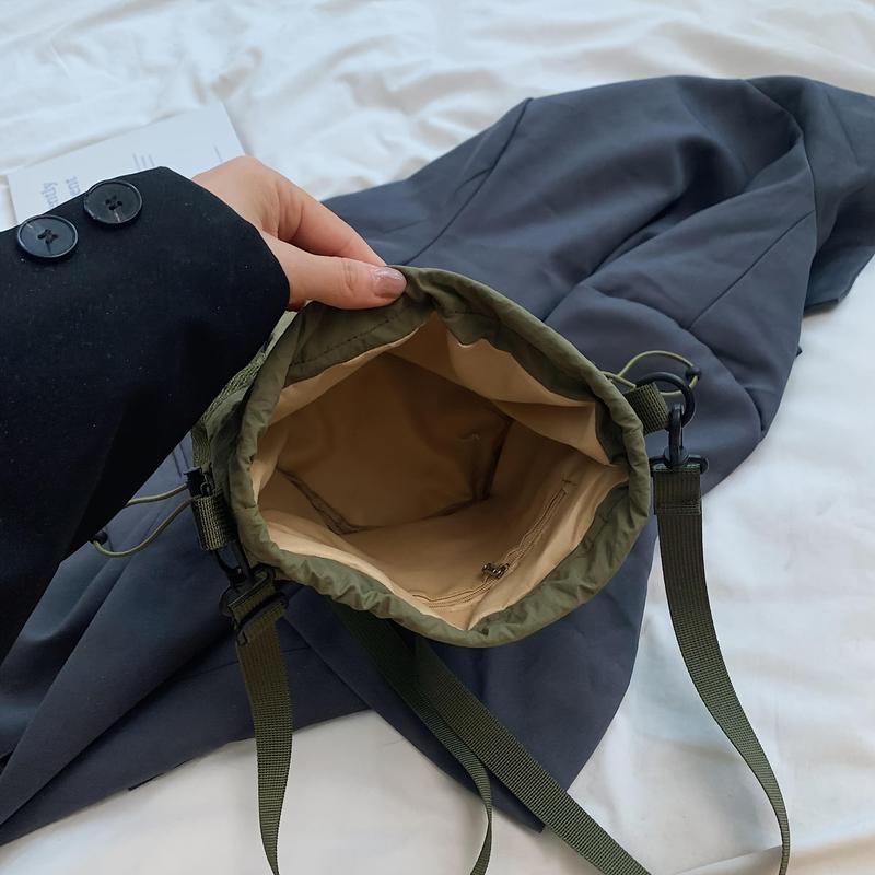 Product Introduction of Fashionable And Casual Lightweight Women'S Drawstring Bucket Bag, Simple And Versatile Casual Single-Shoulder Bag with Multiple Compartments, Small Cloth Bag for Phone And Coins, Suitable for Women'S Daily Use, Shopping, Fitness, Cycling, And Travel. 8