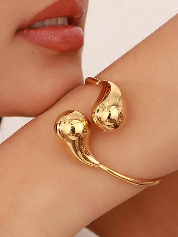 Fashionable Gold Bracelet for Women – 18K Plated Stainless Steel with Smooth Hollow Water Drop Design, Ideal for Banquets or Daily Styling 1