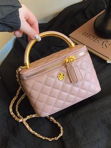 Women's Elegant Quilted Crossbody Bag, Fashionable Chain Strap Shoulder Bag for Daily Used, Unique Bags, Casual Versatile High-quality Trendy Minimalist Purse, Handbag Sling Bag, Everyday Bags, Crossbody Purses